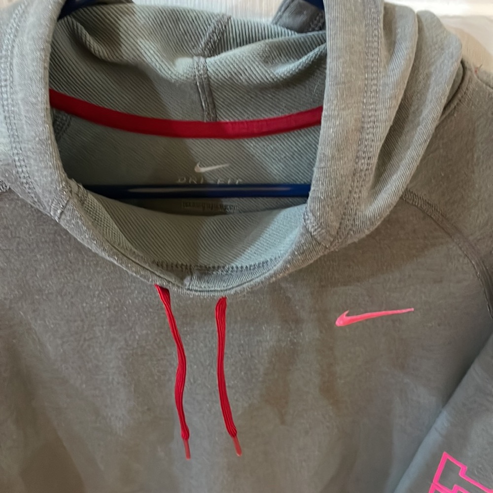 Women’s dri-fit Nike hooded sweatshirt, size XL grey with pink/burgundy - Picture 3 of 5